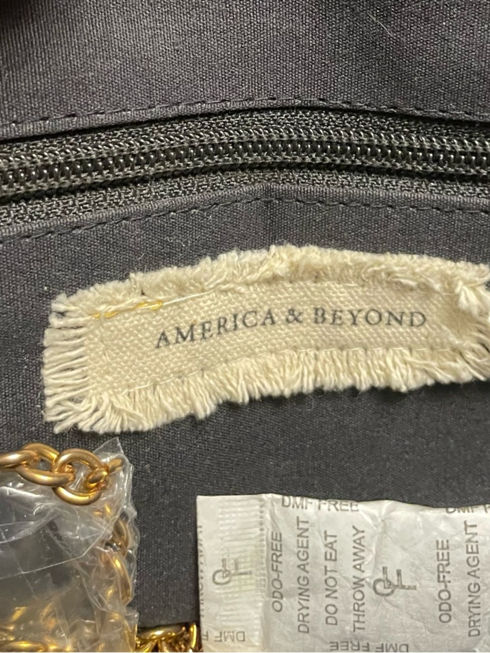 Beautiful America & Beyond “Bee Glam Clutch” NWT!!! - Picture 4 of 5